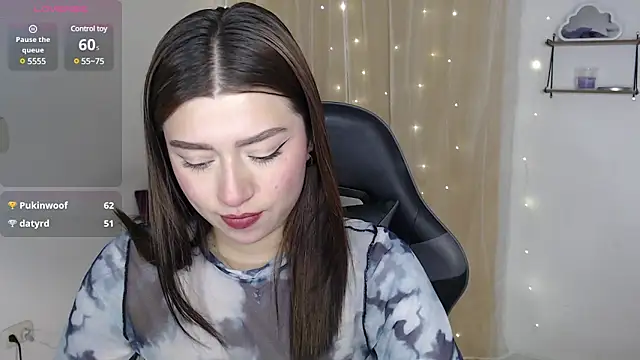 Snapshot of mily_thomson_b_ chatting on 02-22-25, 12:05 mily thomson b online show from 02-22-25, 12:05