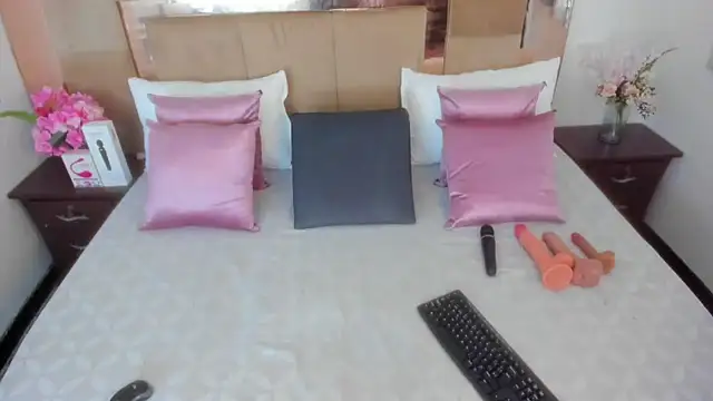 LizBrook online show from 04-01-26, 07:33