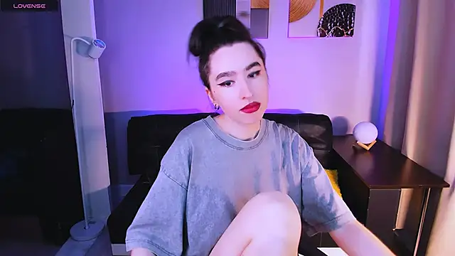 Snapshot of Lily_xBabe chatting on 05-13-26, 02:02 Lily xBabe online show from 05-13-26, 02:02