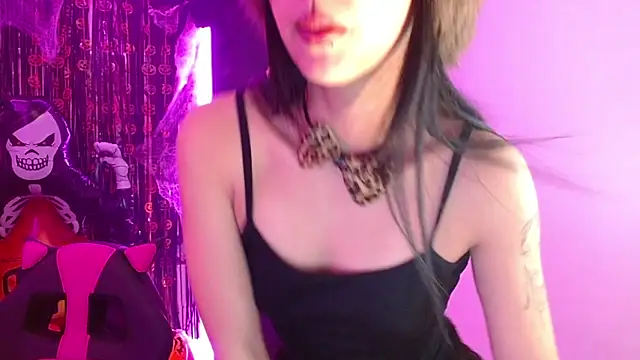 Snapshot of Kind_Scarlett chatting on 10-29-25, 02:54 Kind Scarlett online show from 10-29-25, 02:54