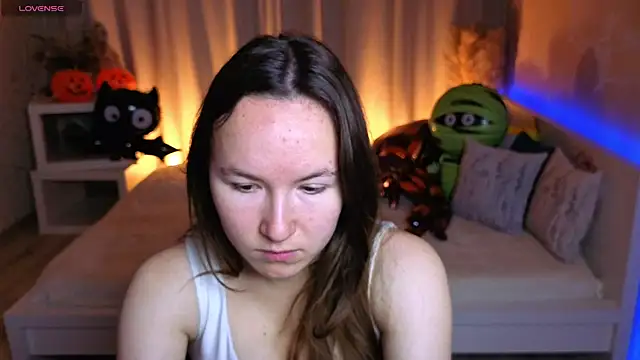 Snapshot of Little_doll_meow chatting on 10-15-25, 02:54 Little doll meow online show from 10-15-25, 02:54