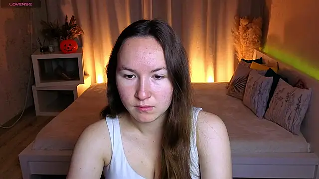 Snapshot of Little_doll_meow chatting on 10-13-25, 02:46 Little doll meow online show from 10-13-25, 02:46