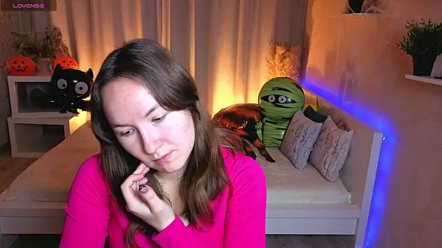 Snapshot of Little_doll_meow chatting on 10-23-25, 03:05 Little doll meow online show from 10-23-25, 03:05