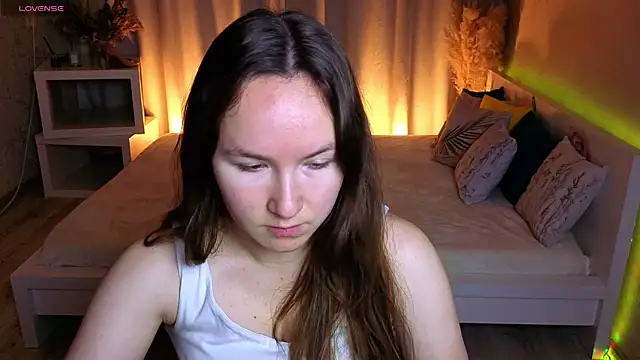 Snapshot of Little_doll_meow chatting on 10-10-25, 02:45 Little doll meow online show from 10-10-25, 02:45