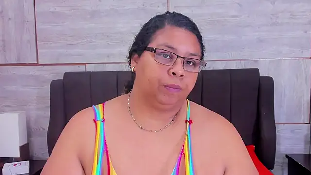 Snapshot of Lynn_Jones chatting on 02-05-25, 04:48 Lynn Jones online show from 02-05-25, 04:48