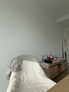 streetdoll online show from 03-28-26, 07:42