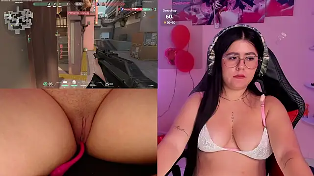 Snapshot of DanielaHang chatting on 02-17-25, 04:39 DanielaHang online show from 02-17-25, 04:39