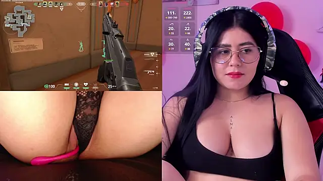 Snapshot of DanielaHang chatting on 02-13-25, 04:07 DanielaHang online show from 02-13-25, 04:07