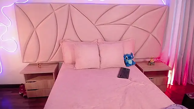 ValleryC online show from 03-08-26, 04:32