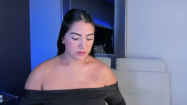 PaulinaDuarte online show from 09-24-25, 01:28