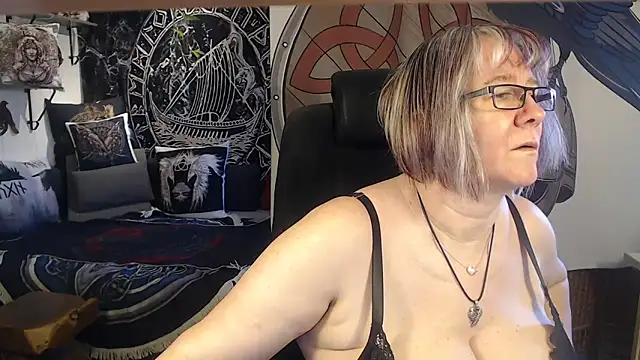 Snapshot of TittenMichelle chatting on 04-25-26, 08:39 TittenMichelle online show from 04-25-26, 08:39