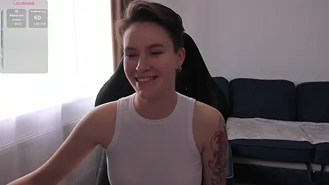 Snapshot of JessieFlower chatting on 10-10-25, 08:04 JessieFlower online show from 10-10-25, 08:04