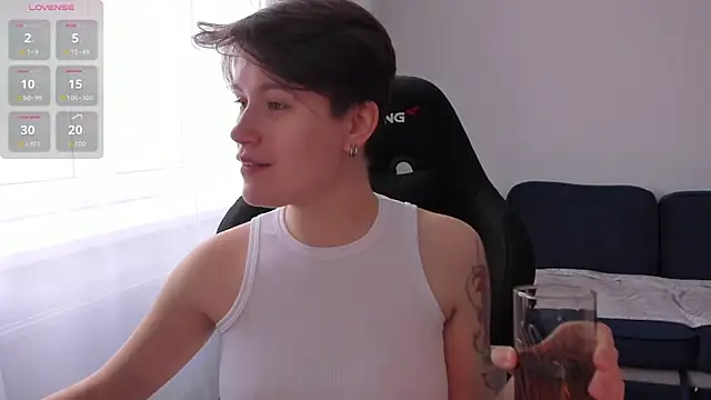 Snapshot of JessieFlower chatting on 10-29-25, 08:24 JessieFlower online show from 10-29-25, 08:24