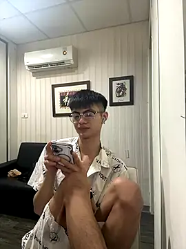 Snapshot of mumuowl chatting on 09-19-25, 04:33 mumuowl online show from 09-19-25, 04:33