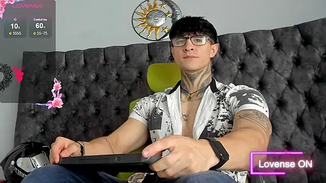Snapshot of Jeins_carter chatting on 03-17-25, 01:39 Jeins carter online show from 03-17-25, 01:39