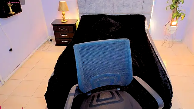 Lana stone  online show from 11-09-25, 03:21