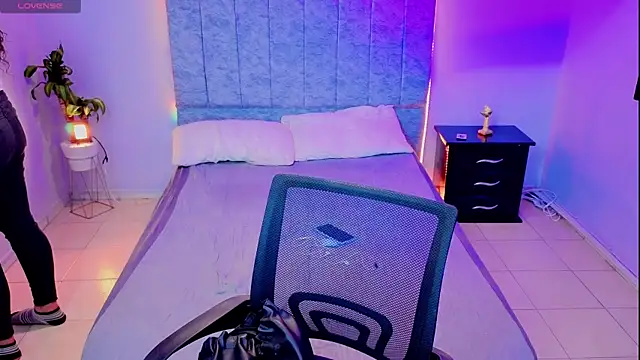 Lana stone  online show from 11-25-25, 03:29