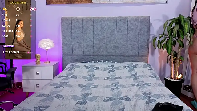 Lana stone  online show from 04-10-26, 03:46