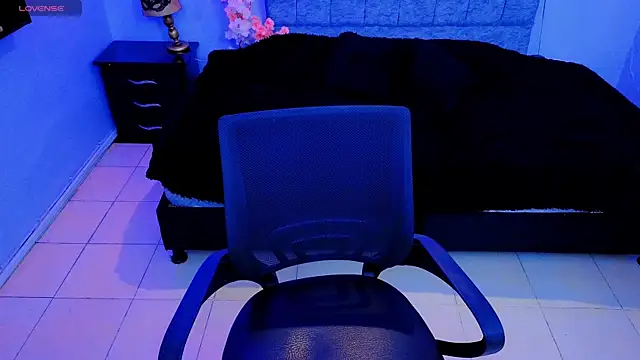 Lana stone  online show from 10-27-25, 03:29