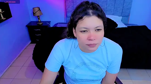 Lana stone  online show from 10-28-25, 03:40