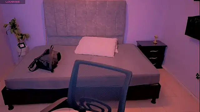 Lana stone  online show from 11-22-25, 03:05