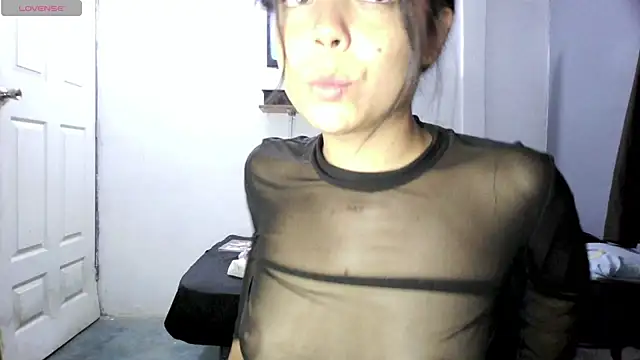 linzeysmith4 online show from 04-12-26, 07:33