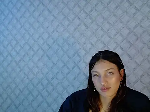 Snapshot of Emma-Wilson chatting on 05-15-26, 05:33 Emma-Wilson online show from 05-15-26, 05:33