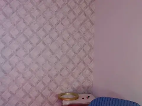 Snapshot of Emma-Wilson chatting on 05-22-26, 04:32 Emma-Wilson online show from 05-22-26, 04:32