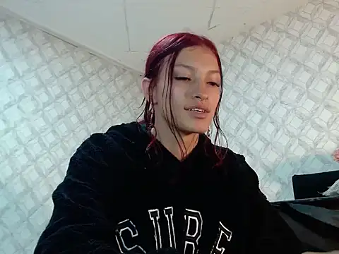 Snapshot of Emma-Wilson chatting on 05-27-26, 04:42 Emma-Wilson online show from 05-27-26, 04:42