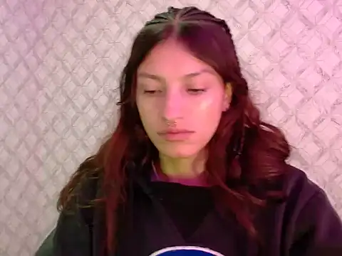 Snapshot of Emma-Wilson chatting on 05-15-26, 05:27 Emma-Wilson online show from 05-15-26, 05:27