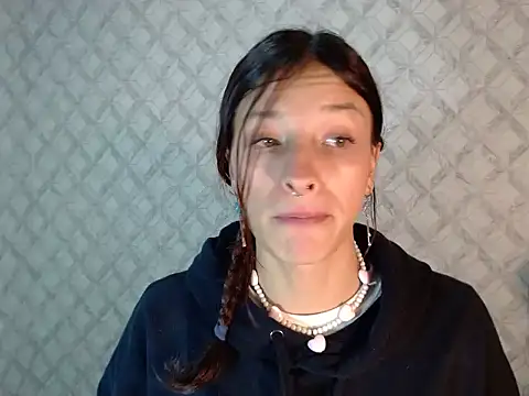 Snapshot of Emma-Wilson chatting on 05-12-26, 03:14 Emma-Wilson online show from 05-12-26, 03:14