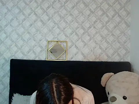 Emma-Wilson online show from 12-05-25, 06:12