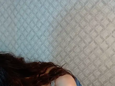 Snapshot of Emma-Wilson chatting on 05-14-26, 05:37 Emma-Wilson online show from 05-14-26, 05:37