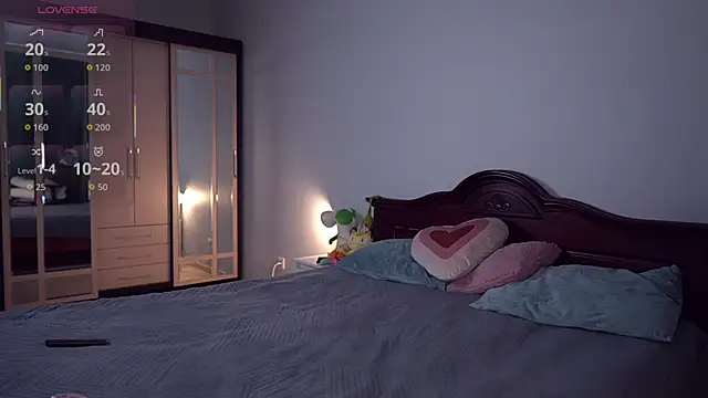 AliceHorngry online show from 10-11-25, 07:48