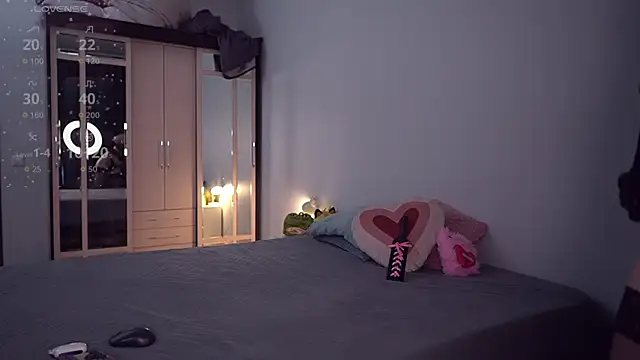 AliceHorngry online show from 06-19-26, 03:18