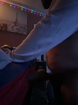 Snapshot of bigdickgio6923 chatting on 10-29-25, 06:23 bigdickgio6923 online show from 10-29-25, 06:23