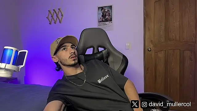 Snapshot of David_Brown18 chatting on 02-19-25, 01:18 David Brown18 online show from 02-19-25, 01:18