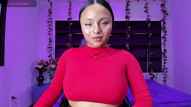 Snapshot of sweelanna__ chatting on 02-21-26, 01:07 sweelanna online show from 02-21-26, 01:07