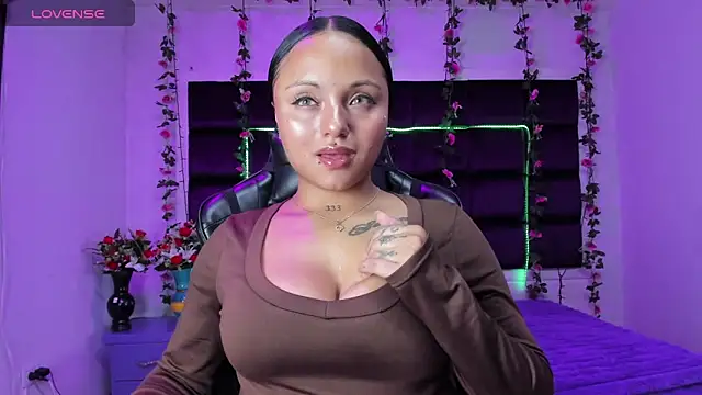 Snapshot of sweelanna__ chatting on 03-01-26, 01:05 sweelanna online show from 03-01-26, 01:05