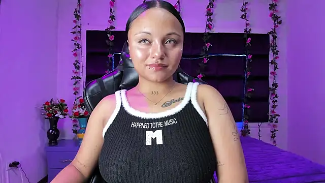 Snapshot of sweelanna__ chatting on 02-27-26, 01:17 sweelanna online show from 02-27-26, 01:17