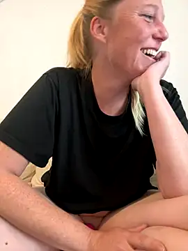 MoniqueLaFee online show from 10-05-25, 08:05