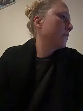 MoniqueLaFee online show from 04-09-26, 10:05