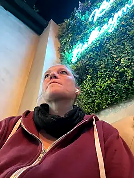 MoniqueLaFee online show from 12-16-25, 08:40