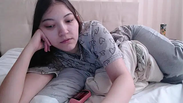 Snapshot of AlisaDevis chatting on 02-21-26, 07:10 AlisaDevis online show from 02-21-26, 07:10