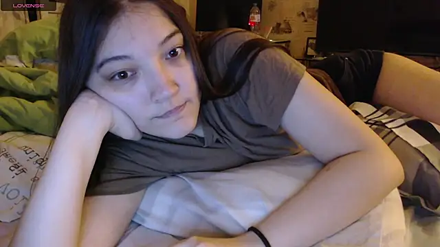 Snapshot of AlisaDevis chatting on 10-12-25, 04:08 AlisaDevis online show from 10-12-25, 04:08