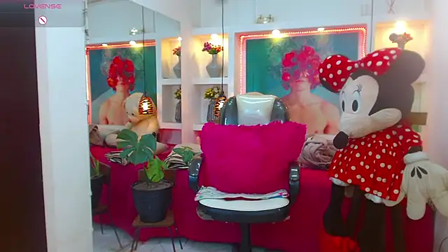 lorenapinto online show from 10-28-25, 01:32