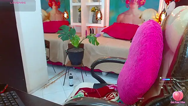 lorenapinto online show from 10-20-25, 01:29