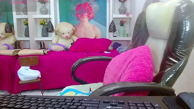 lorenapinto online show from 10-31-25, 01:52