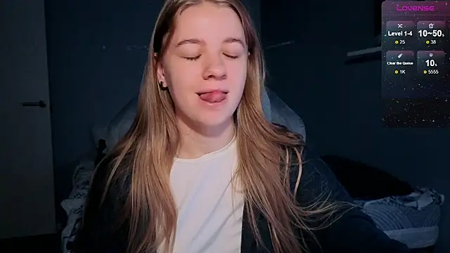 Snapshot of candy_maggie chatting on 11-06-25, 03:05 candy maggie online show from 11-06-25, 03:05