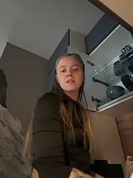 Snapshot of candy_maggie chatting on 11-18-25, 09:45 candy maggie online show from 11-18-25, 09:45